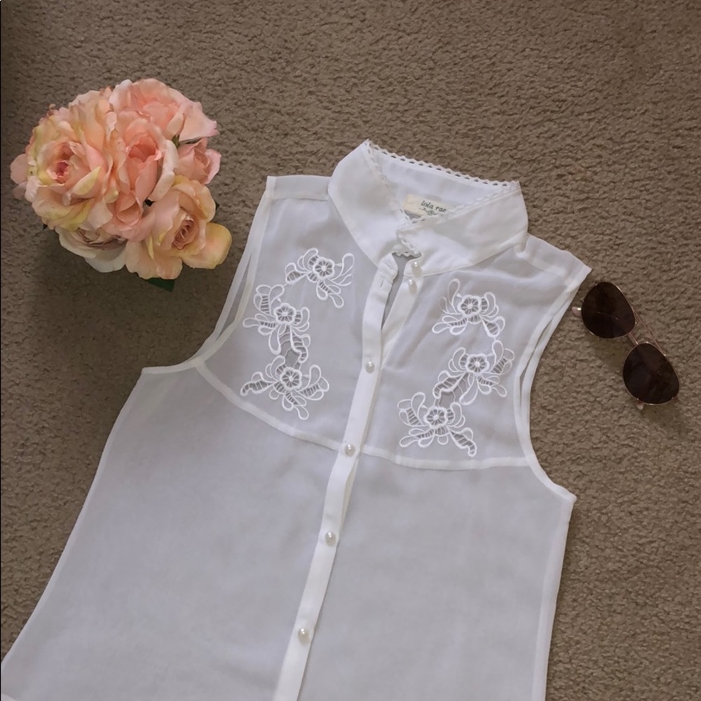 🌸LOLA RAE: White Collared Lace Tank Top - Picture 2 of 5